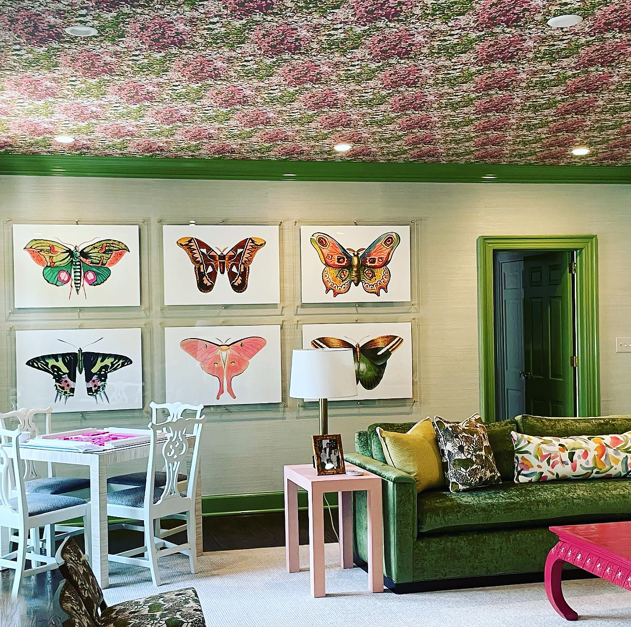 Modern UV-Grade Acrylic Floating Wall Frame