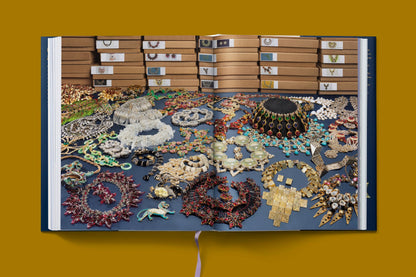 Costume Jewelry (German, French, English)
